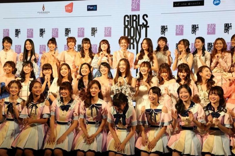 Bnk48 女孩別哭 點閱率破億紀錄少女們的出道苦澀