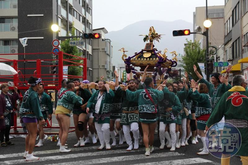 長野上田市夏天辦 哇秀依 祭典7千人一起跳舞好驚人