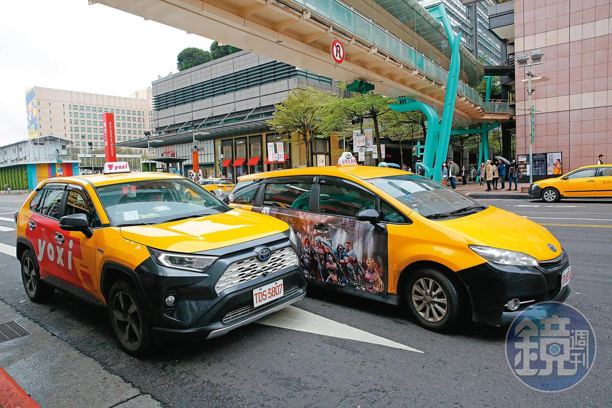 政府開放多元計程車後，小黃車隊競爭日趨白熱化，隨著和泰車加入，讓未加入車隊的小黃司機變得炙手可熱。