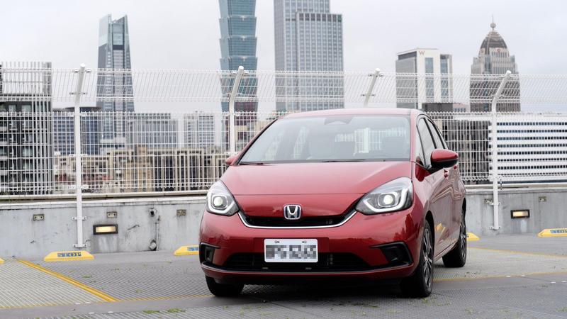 駕馭好車專題 日本國寶化身最強油電小車honda Fit E Hev 奪得紅點設計大獎