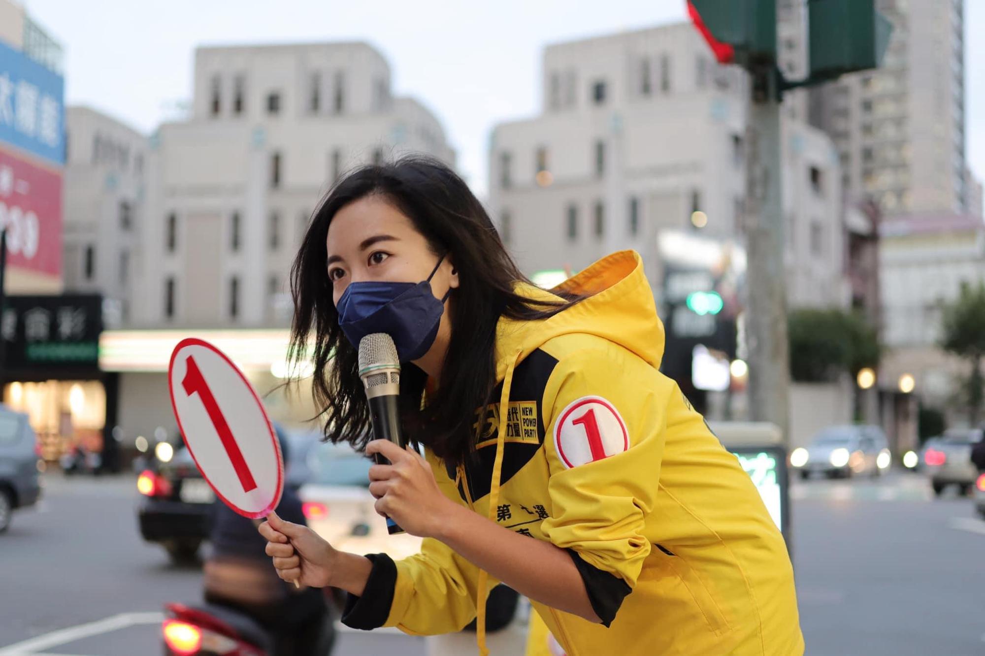 「私密影片」遭惡意散布大哭一場　市議員候選人赴警局做筆錄