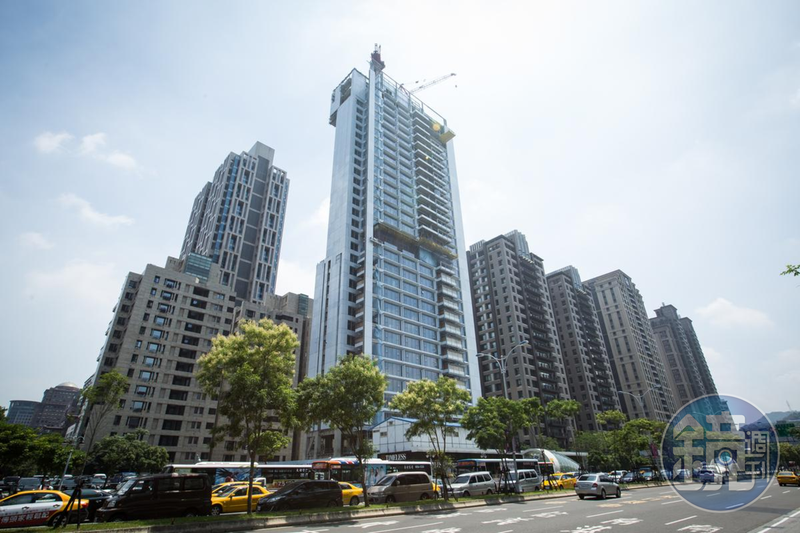 台北市豪宅區域吸引高收入人士入住，拉高該區平均年收入。（圖／鏡週刊提供）